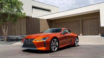 Lexus LC yeni rengiyle daha da büyüleyici