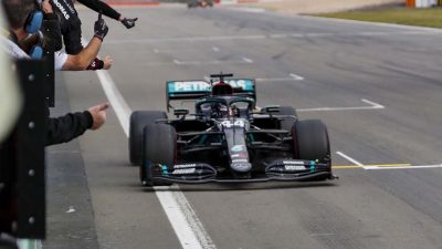 Lewis Hamilton rekora ortak oldu