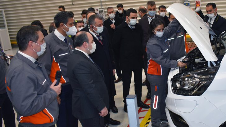 Sanayi ve Teknoloji Bakanı Varank, Ford Otosan’ın yeni yatırımlarını yerinde inceledi!