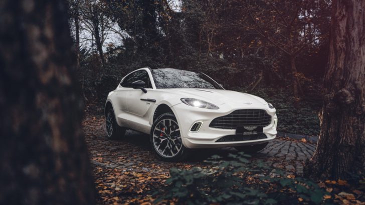 İlk Aston Martin DBX sahibine kavuştu