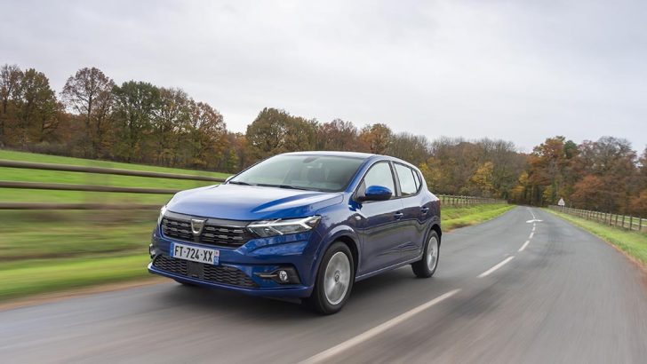 Yeni Dacia Sandero Showroomlarda