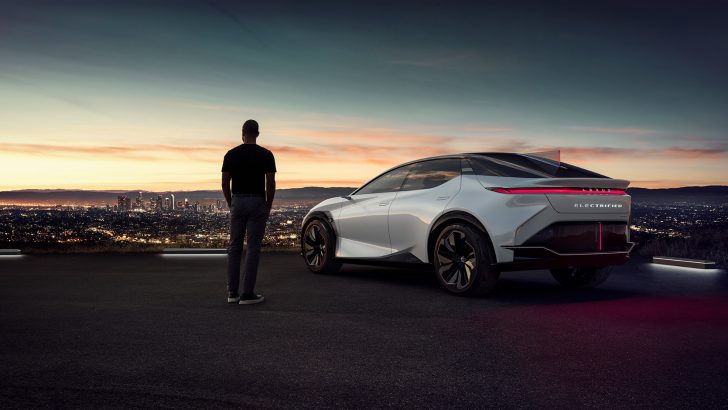 Lexus 2 Milyon elektrik motorlu araç satışıyla global bir başarıya imza attı