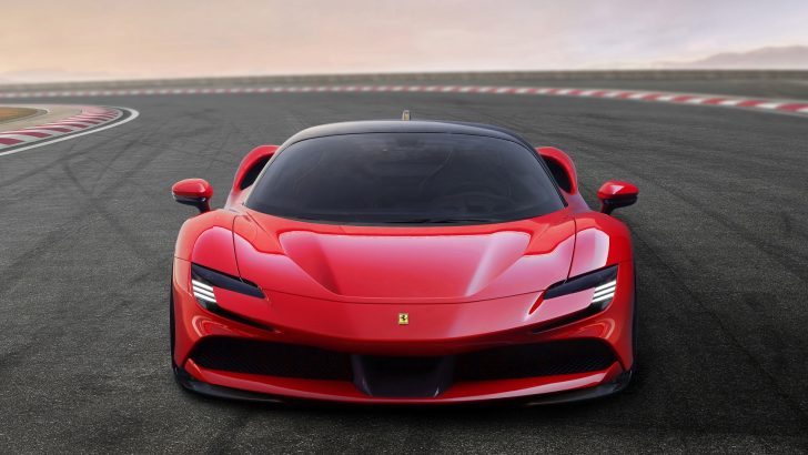 Ferrari SF90 Stradale’den tur rekoru