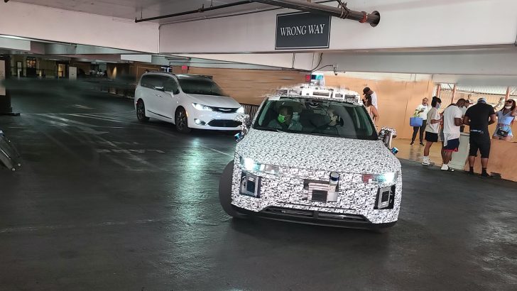 Hyundai Ioniq 5 Robotaxi Las Vegas Havalimanı’nda test ediliyor