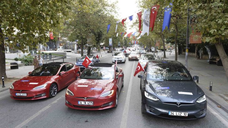 Motorları sessiz, coşkuları doruktaydı