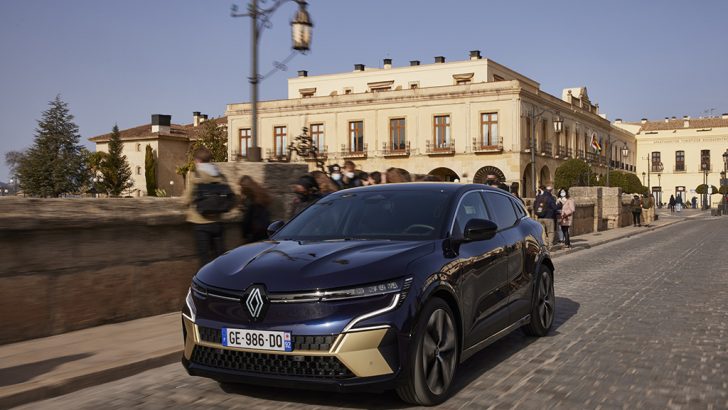 Yeni Renault Megane E-Tech EuroNcap’den 5 yıldız aldı